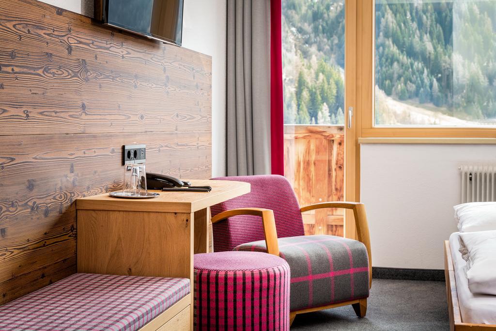 Hotel Garni Ernst Falch Sankt Anton am Arlberg Exterior foto
